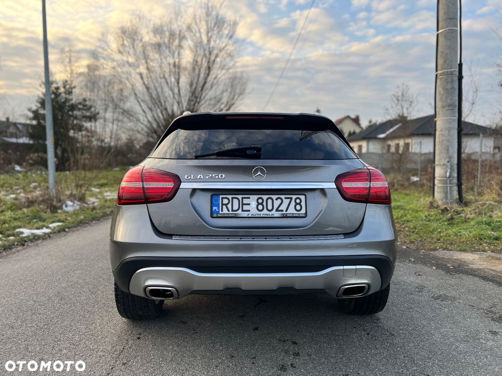 Mercedes-Benz GLA 250 7G-DCT AMG Line - 3