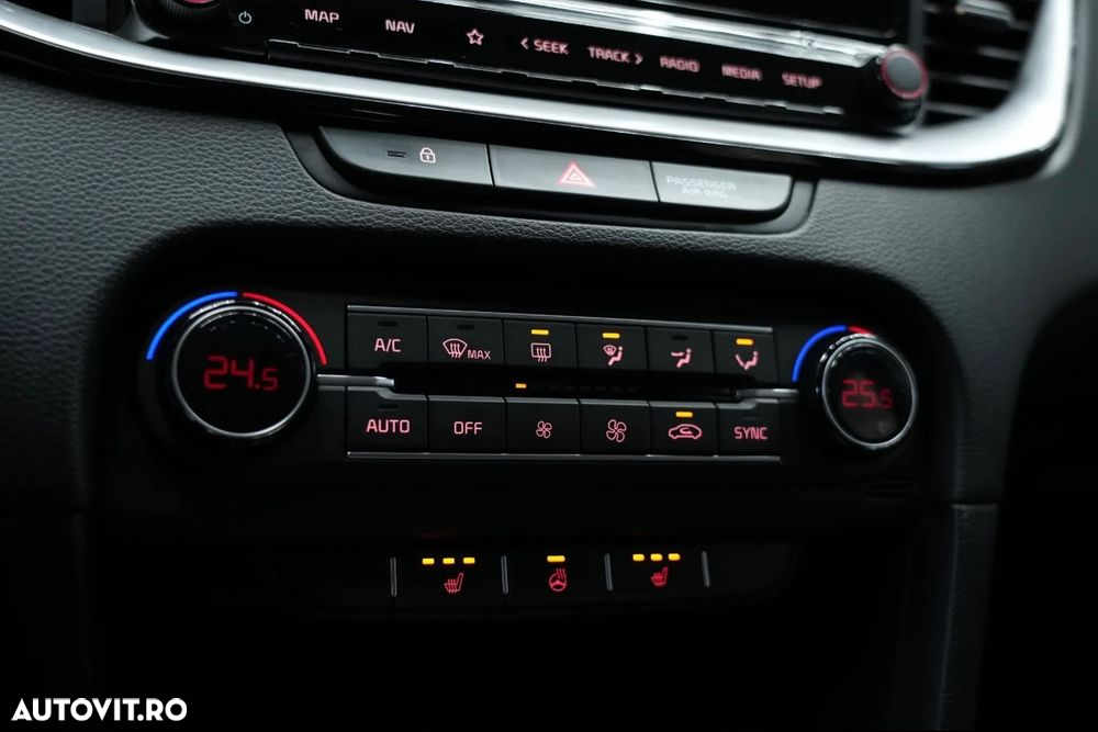 Kia Ceed 1.6 CRDi (48V Mild-Hybrid) DCT7 Spirit - 16