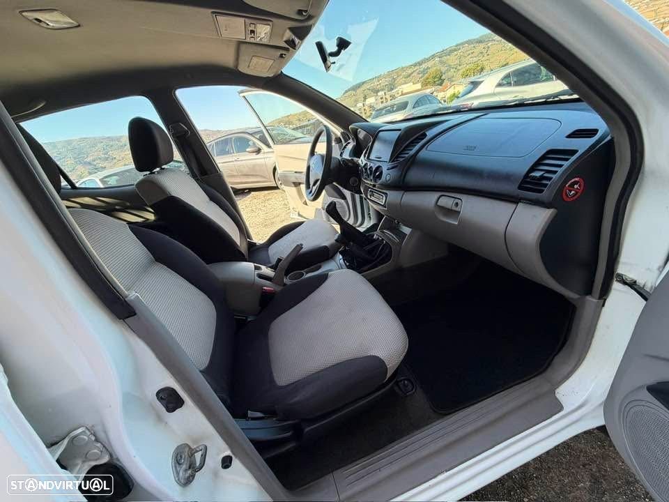 Mitsubishi L200 2.5 DI-D CD Invite 4WD - 6