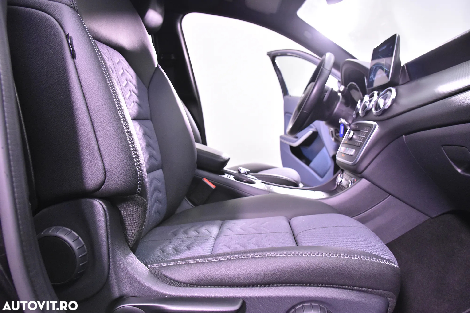Mercedes-Benz GLA 200 d 7G-DCT - 10