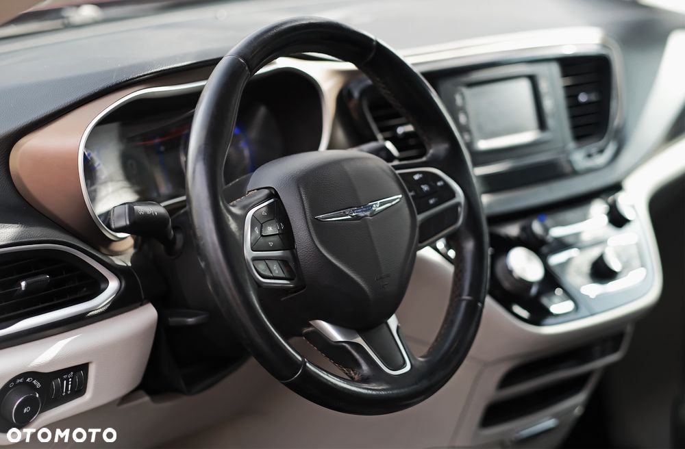 Chrysler Pacifica - 39