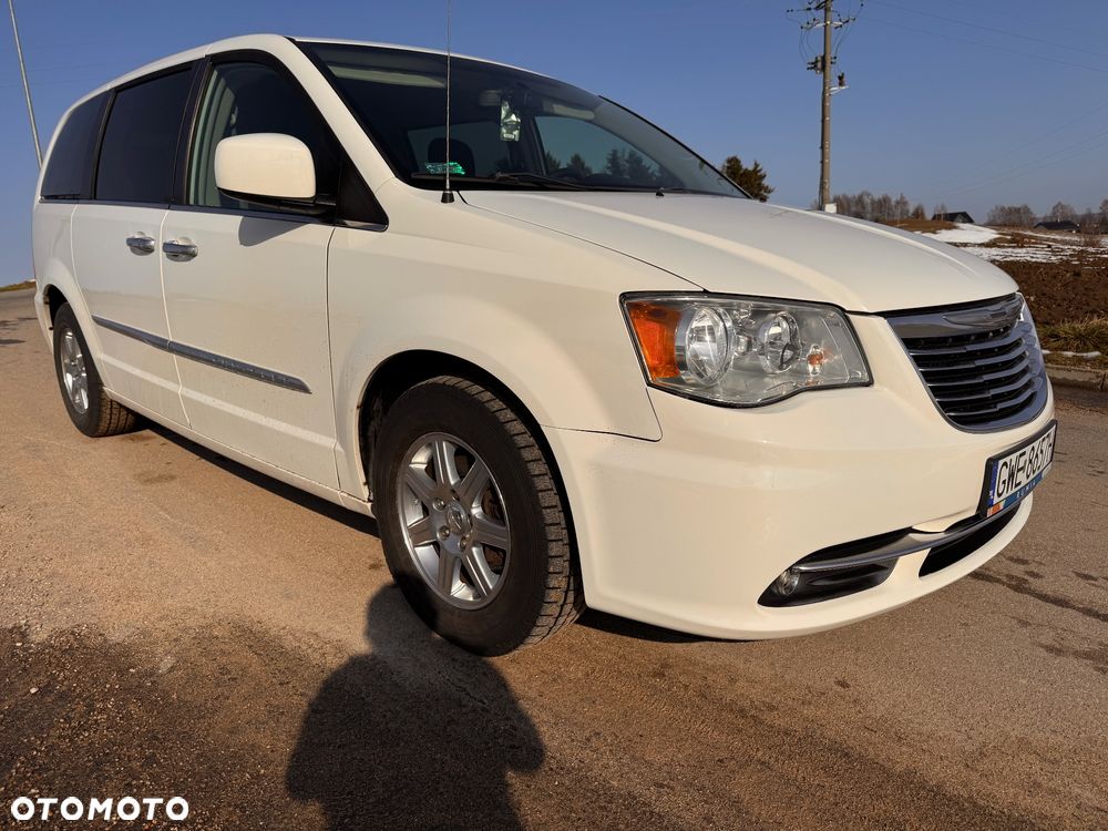 Chrysler Town & Country - 28
