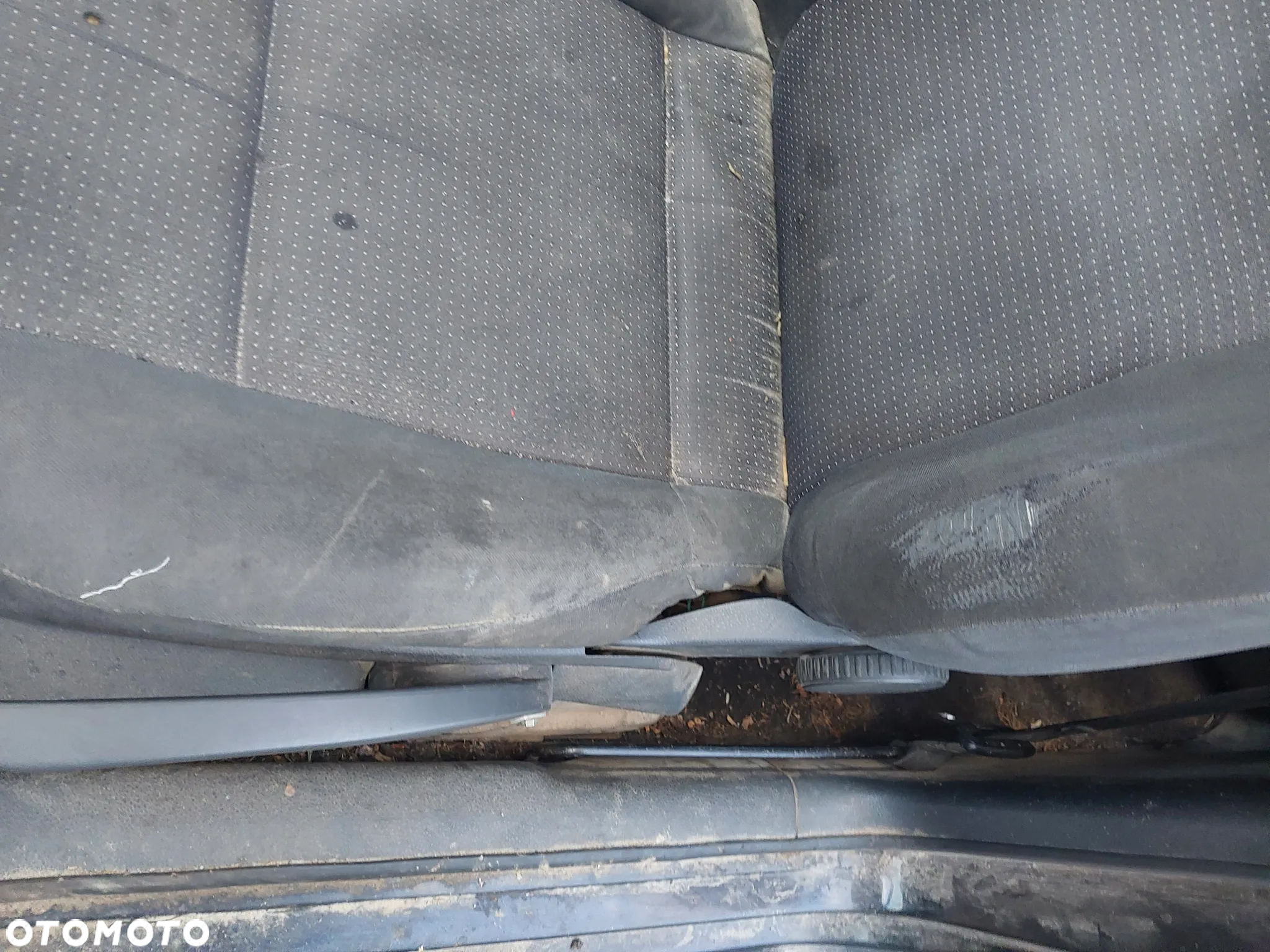 Volkswagen Polo IV 9N 3D silnik 1.9 SDI diesel 64 KM skrzynia GSA 5 biegów drzwi maska zderzak klapa błotnik belka fotele alternator koła felgi maglownica sprężarka klimatyzacji wtryski pompa  NA CZĘŚCI - 16