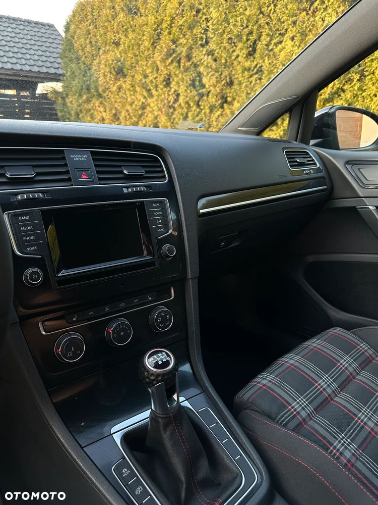 Volkswagen Golf 2.0 GTI - 17