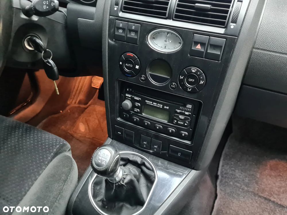 Ford Mondeo 1.8 Ghia X - 27