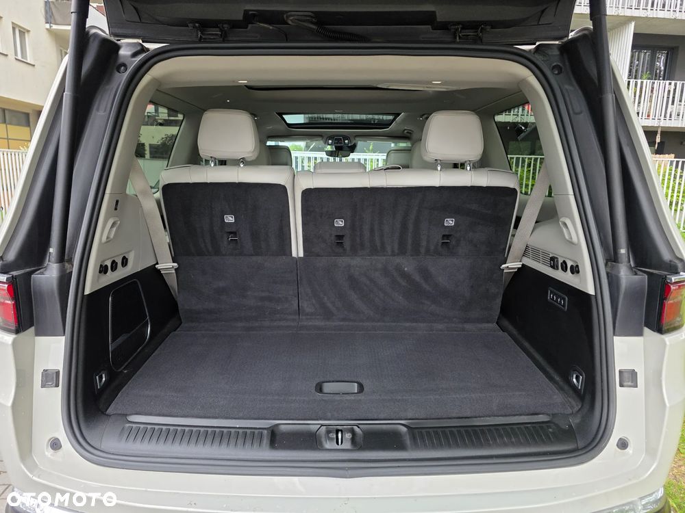 Jeep Wagoneer - 29