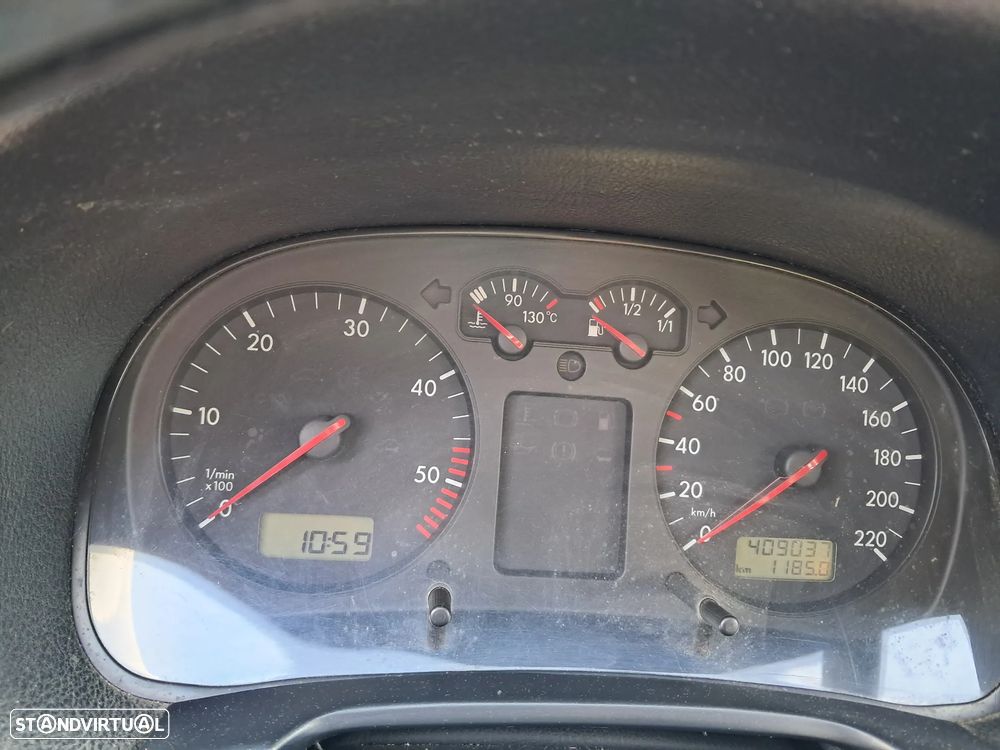 VW Bora 1.9 TDi Highline - 3