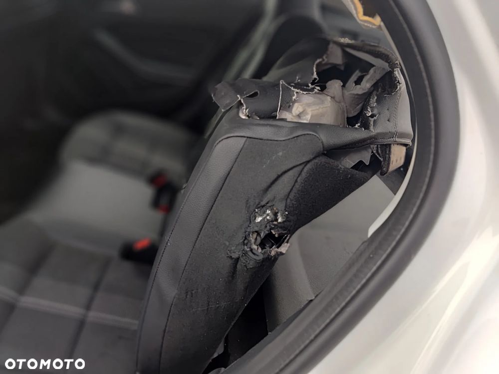 Mercedes-Benz GLA - 17