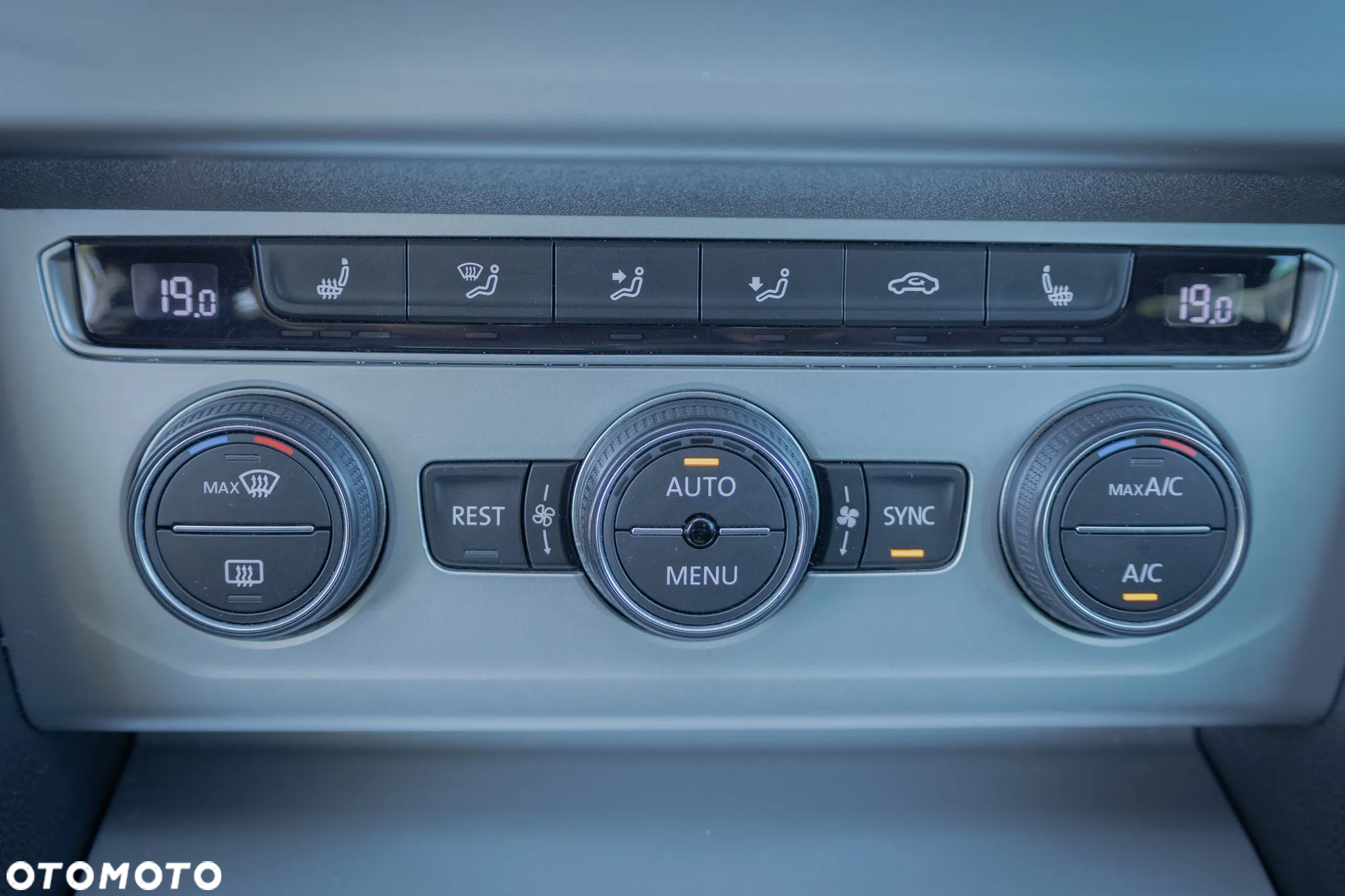 Volkswagen Passat - 37