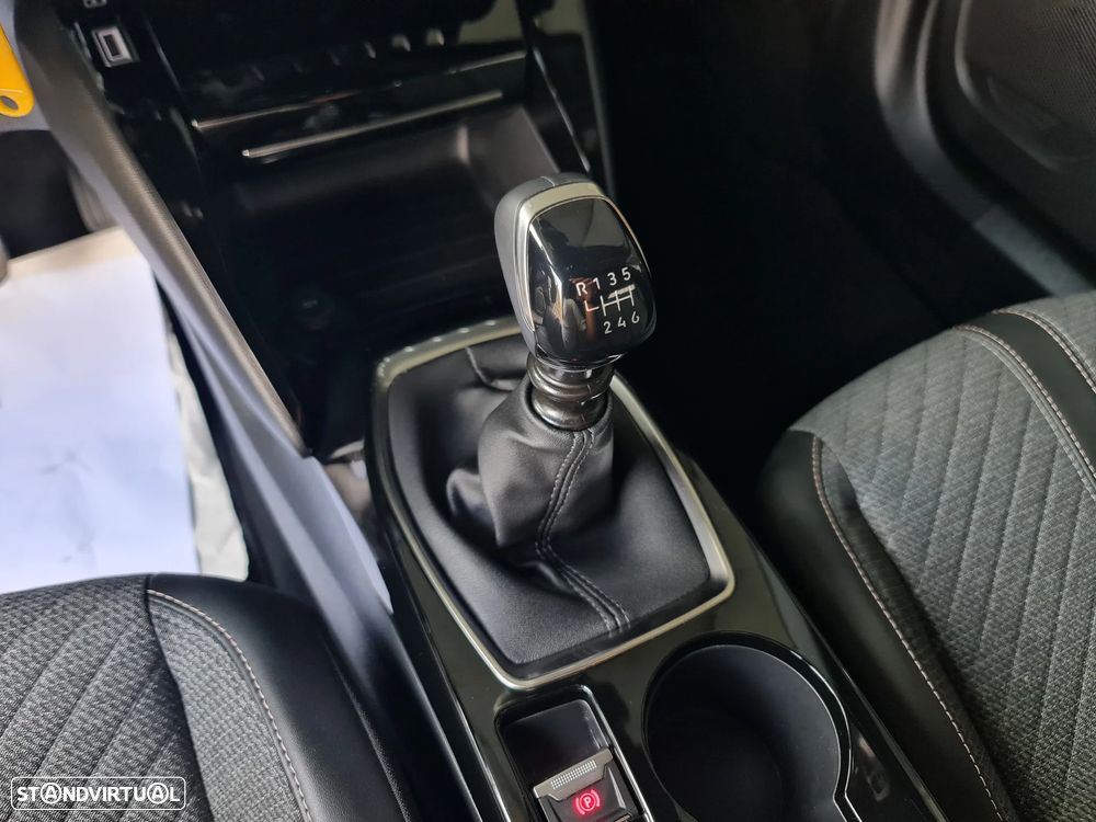 Peugeot 2008 1.2 PureTech Allure - 17