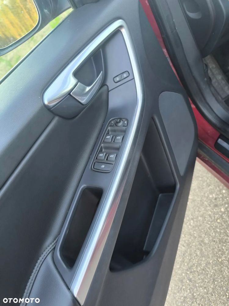 Volvo XC 60 T5 AWD Geartronic Momentum - 11