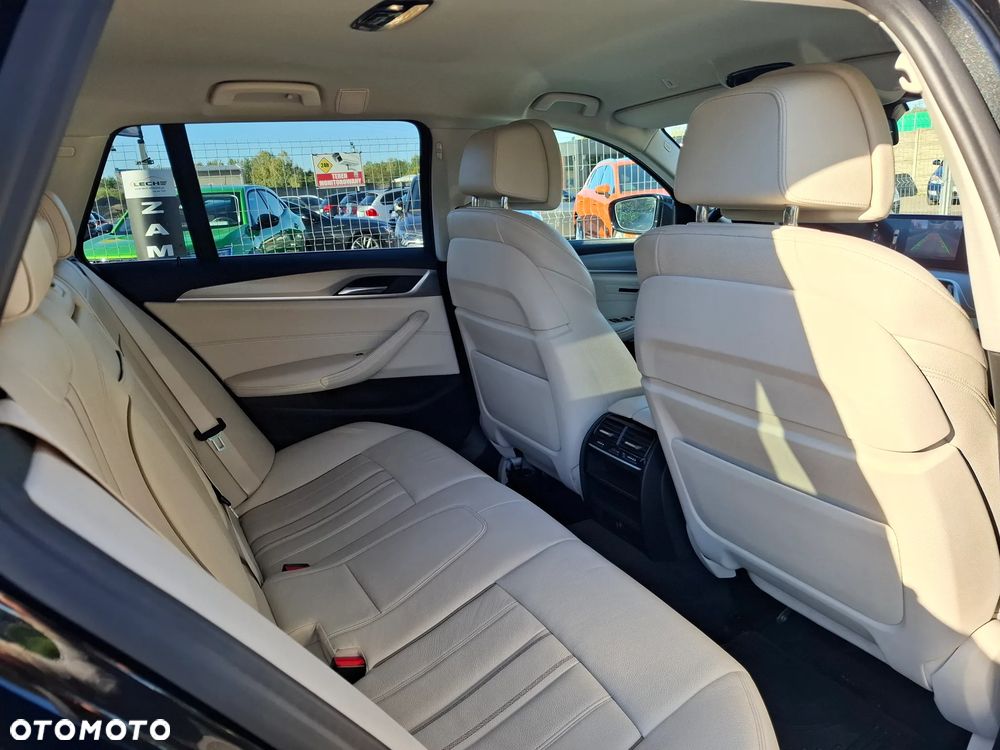 BMW Seria 5 518d Luxury Line - 25