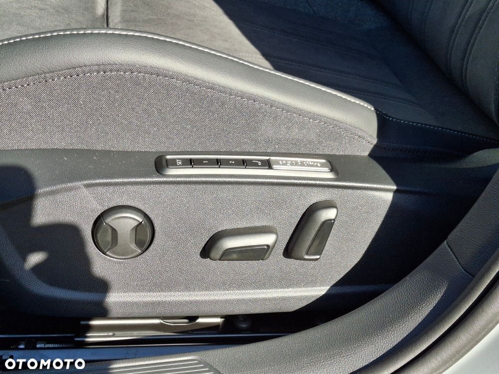 Volkswagen Golf Variant - 13
