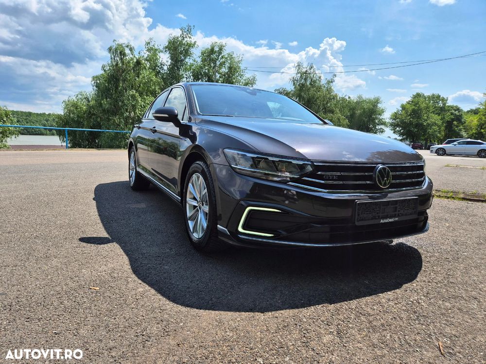 Volkswagen Passat - 2