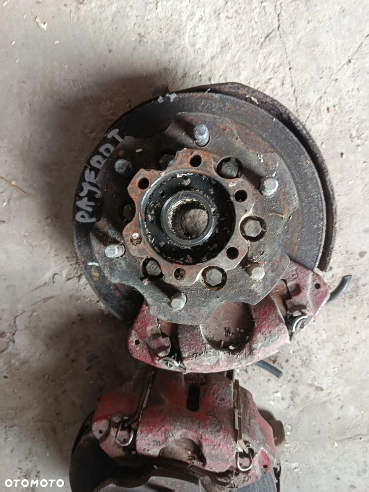 Zwrotnica przód prawa lewa zacisk hamulcowy Pajero 1 - 2