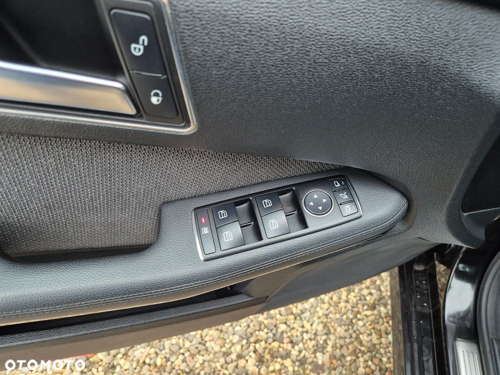 Mercedes-Benz Klasa E 200 CDI DPF BlueEFFICIENCY 7G-TRONIC Avantgarde - 27