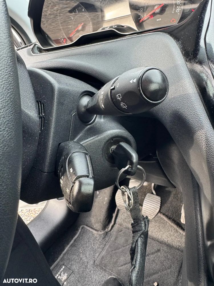 Peugeot 208 1.0 E Active - 14