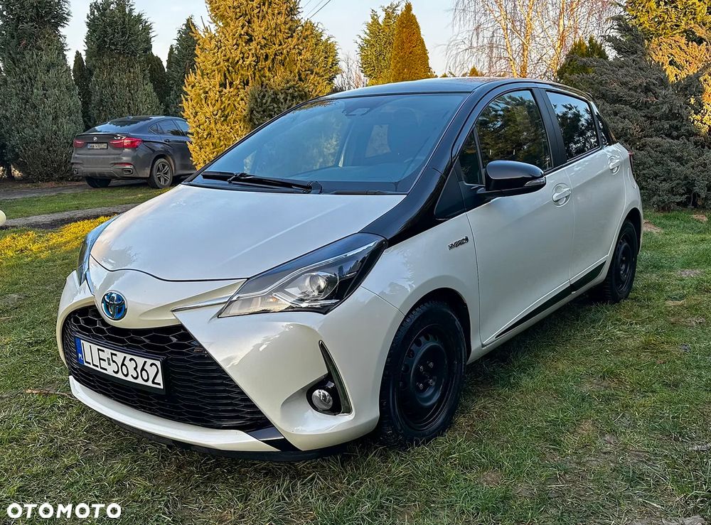 Toyota Yaris Hybrid 100 Selection - 1