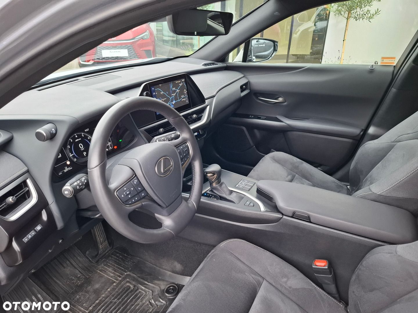 Lexus UX - 10