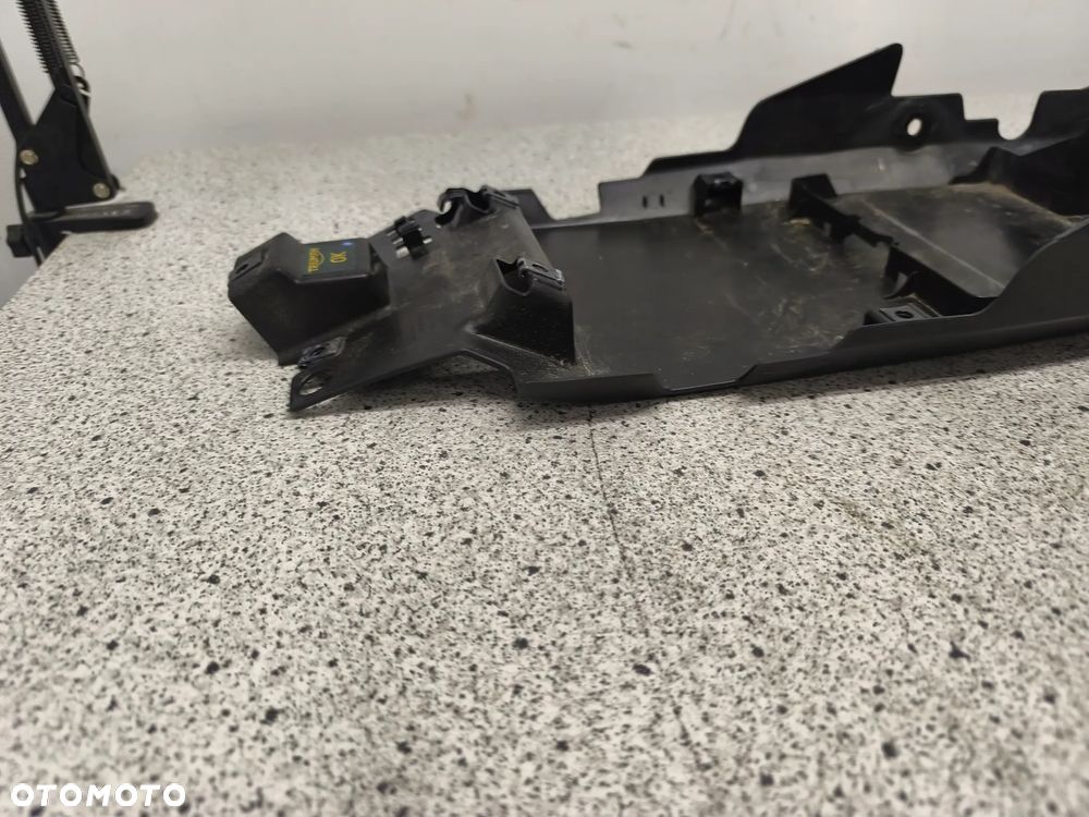 Nadkole, wypełnienie zadupka Triumph Trident 660 2022 - 7