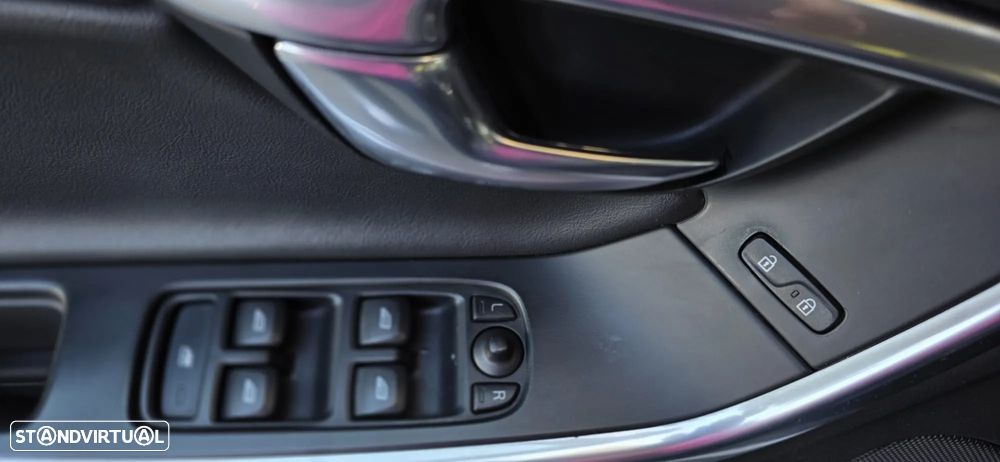 Volvo V60 2.0 D3 VOR Geartronic - 24