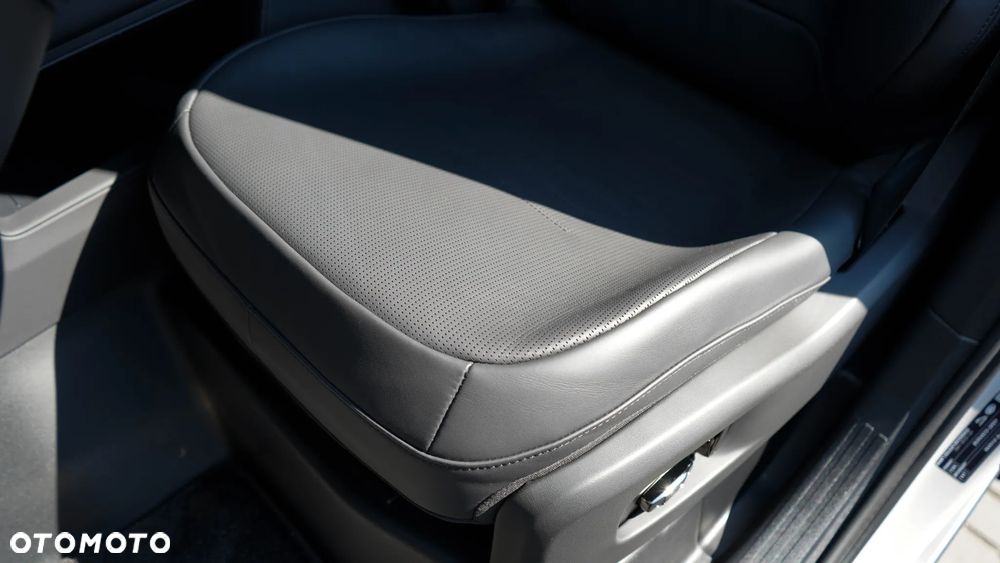 Land Rover Defender - 34