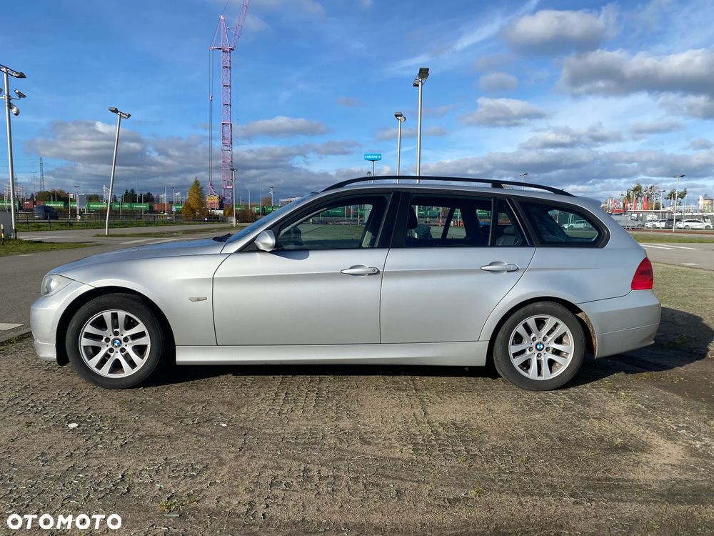 BMW Seria 3 318i Touring - 3