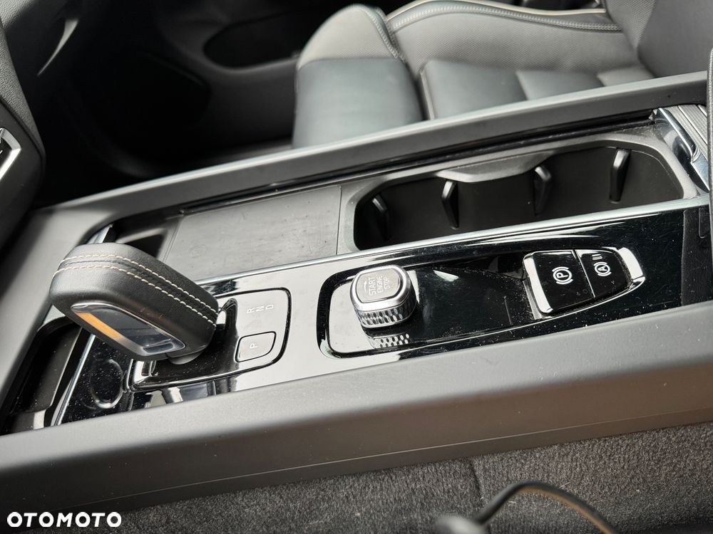 Volvo XC 60 B4 B R-Design - 26