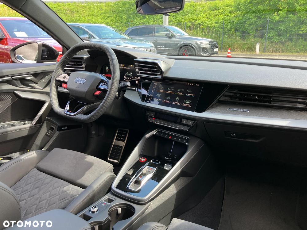 Audi RS3 Limousine - 17