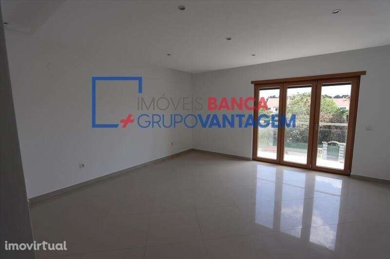 T4 situado no Pinhal Novo - Grande imagem: 4/10