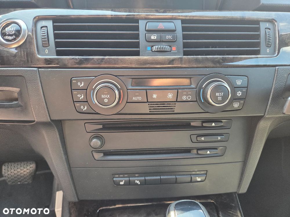 BMW Seria 3 330i - 12