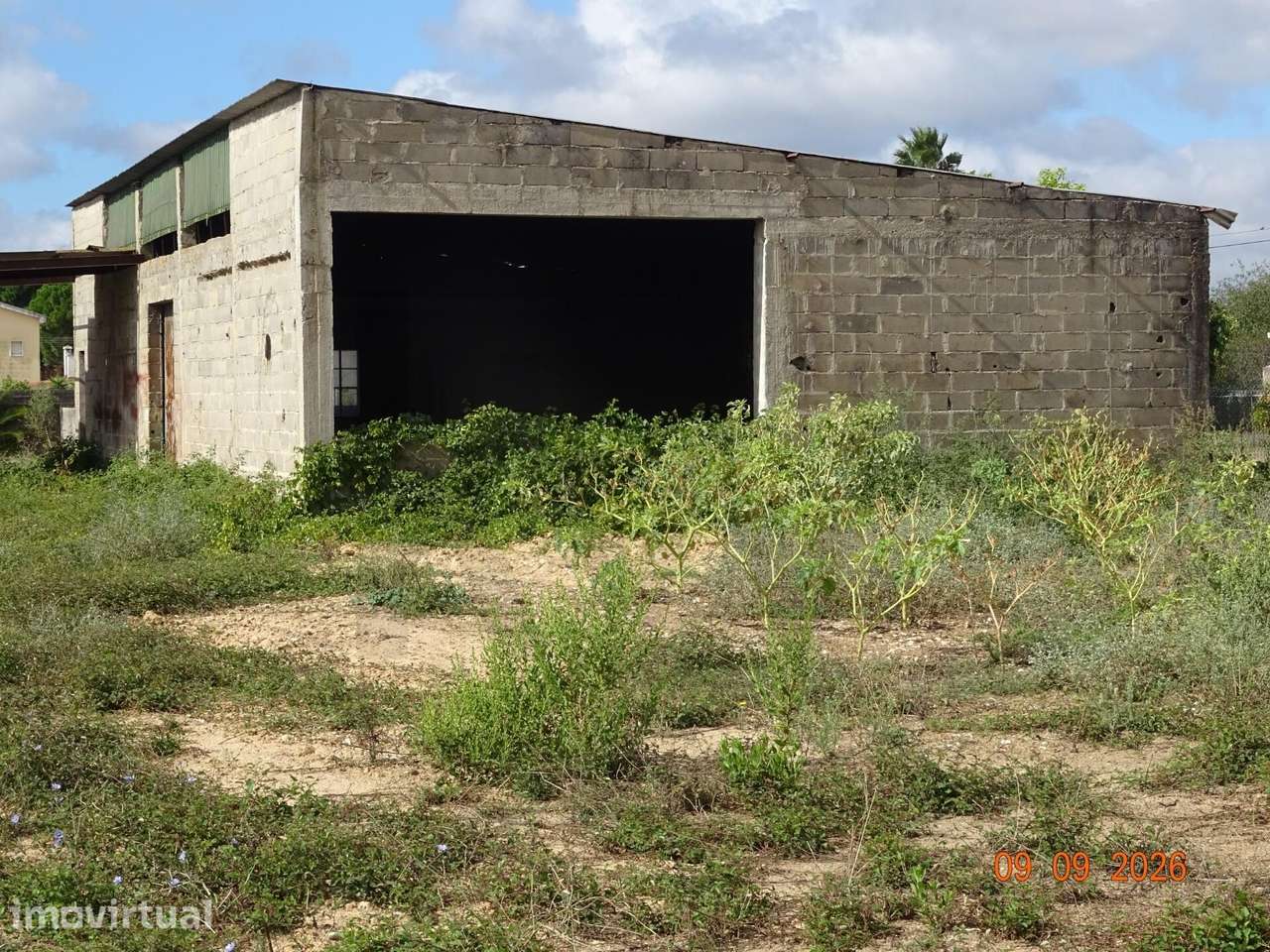 TERRENO COM ARMAZÉM DEVOLUTO- POSSIBILIDADE DE CONSTRUÇÃO - Grande imagem: 2/20