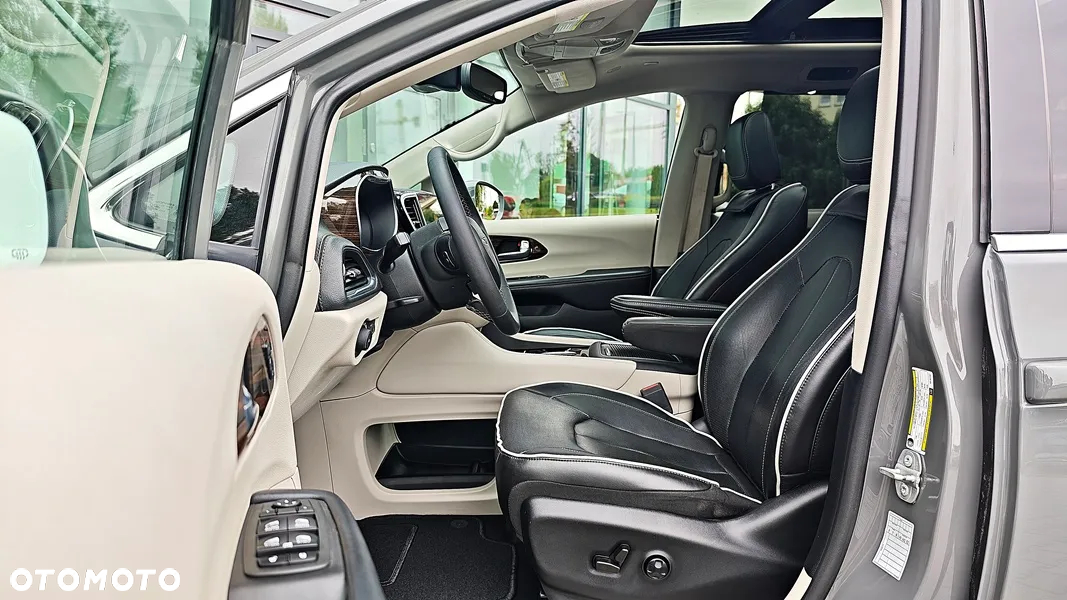 Chrysler Pacifica - 13