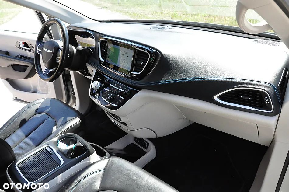 Chrysler Pacifica - 31