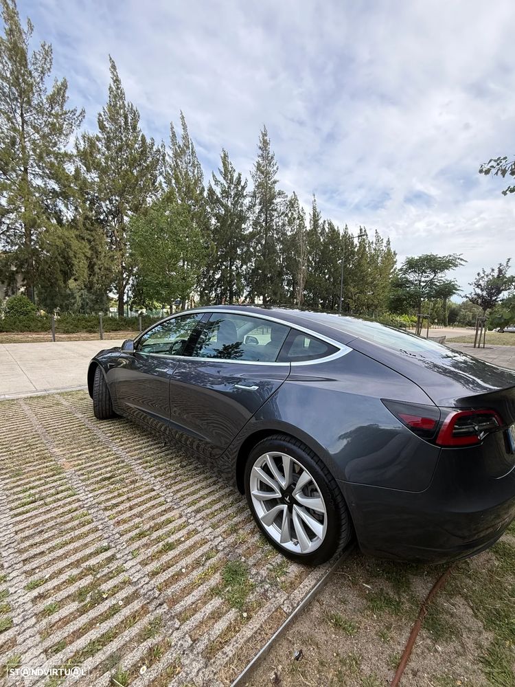 Tesla Model 3 - 4