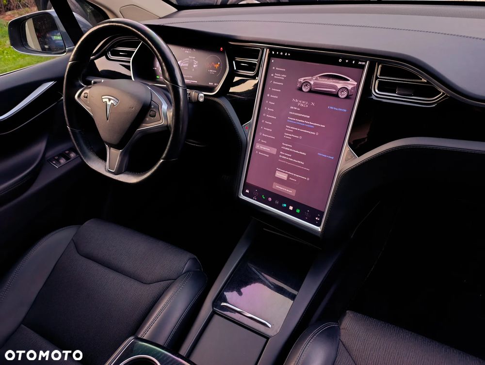 Tesla Model X - 9
