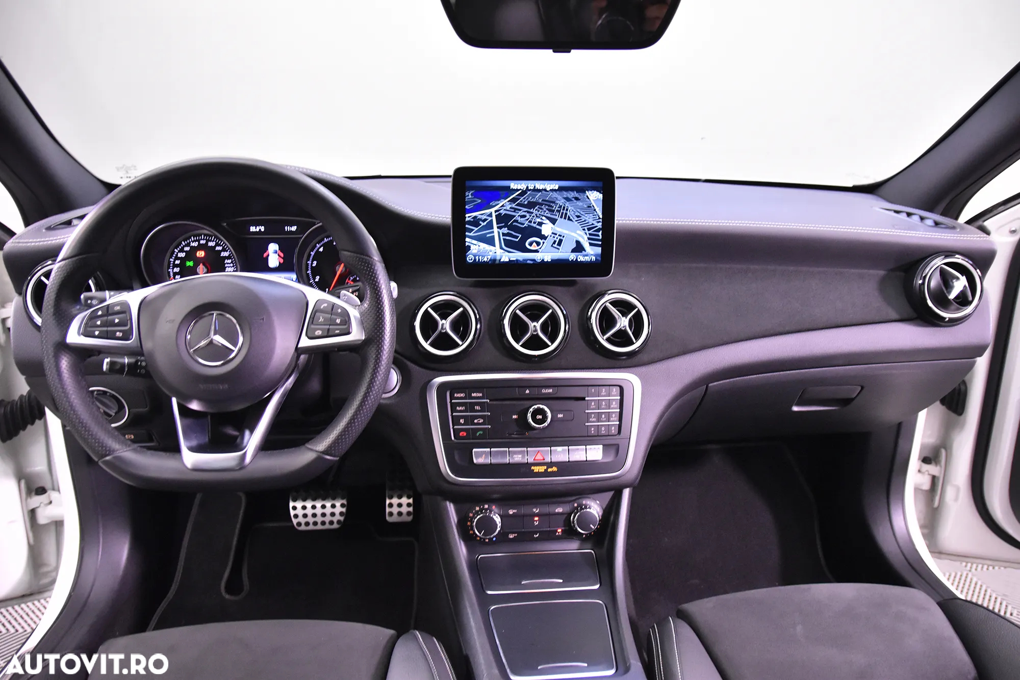 Mercedes-Benz GLA - 9
