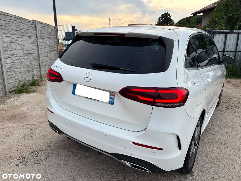 Mercedes-Benz Klasa B 250 e 8G-DCT AMG Line - 37