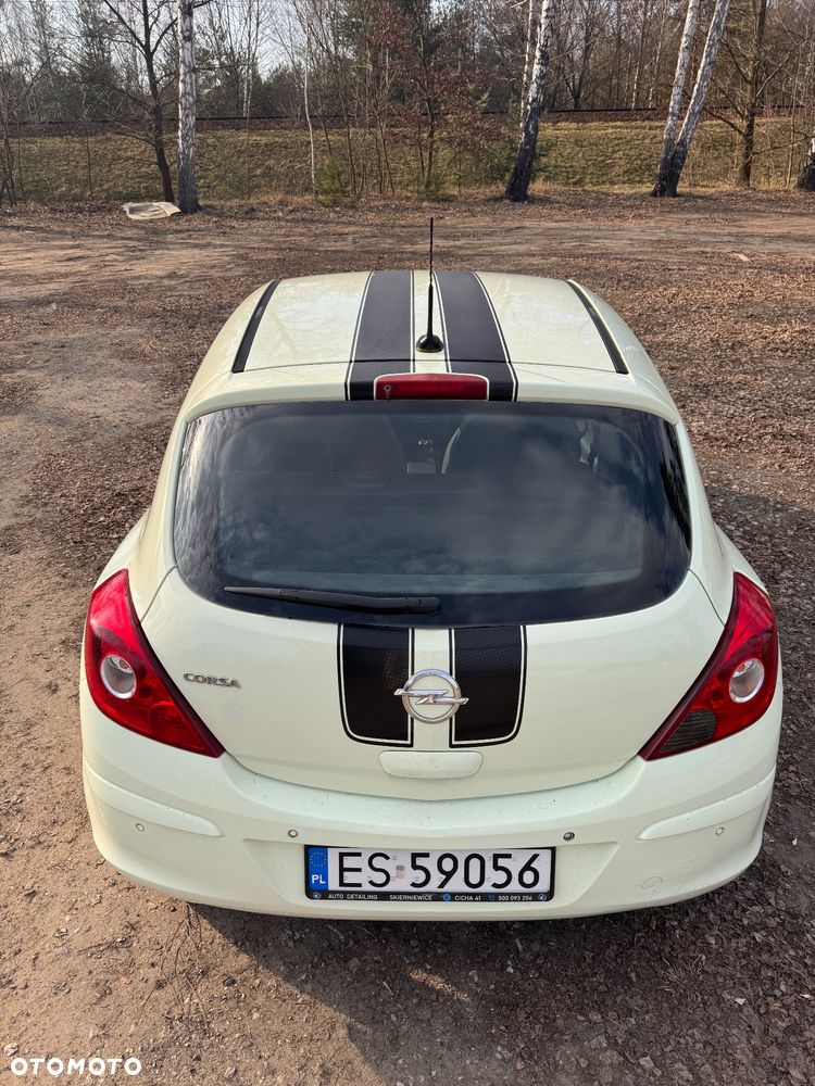 Opel Corsa 1.4 16V Cosmo - 8
