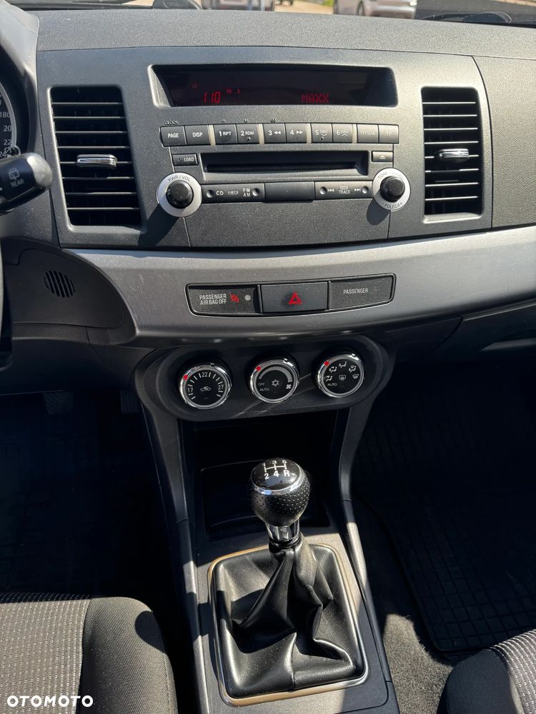 Mitsubishi Lancer 1.8 Intense - 19