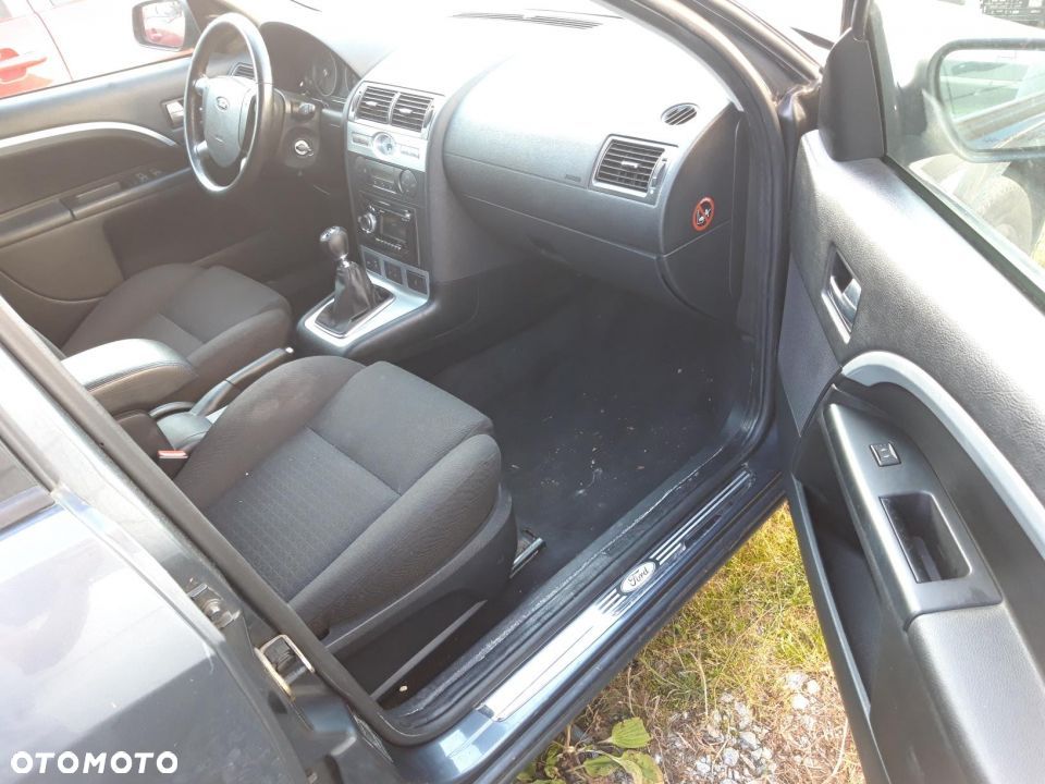 Części Ford Mondeo mk3 lift fl 2.0 TDCI 130KM kombi szary 5 drzwi - 10