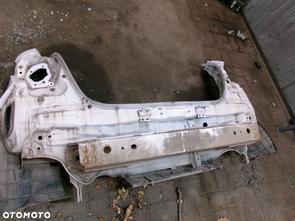 PAS TYLNY TOYOTA YARIS III 11-20 - 1