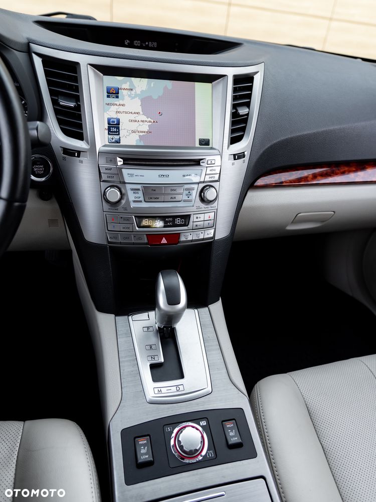 Subaru Outback 3.6 R Exclusive Navi - 36