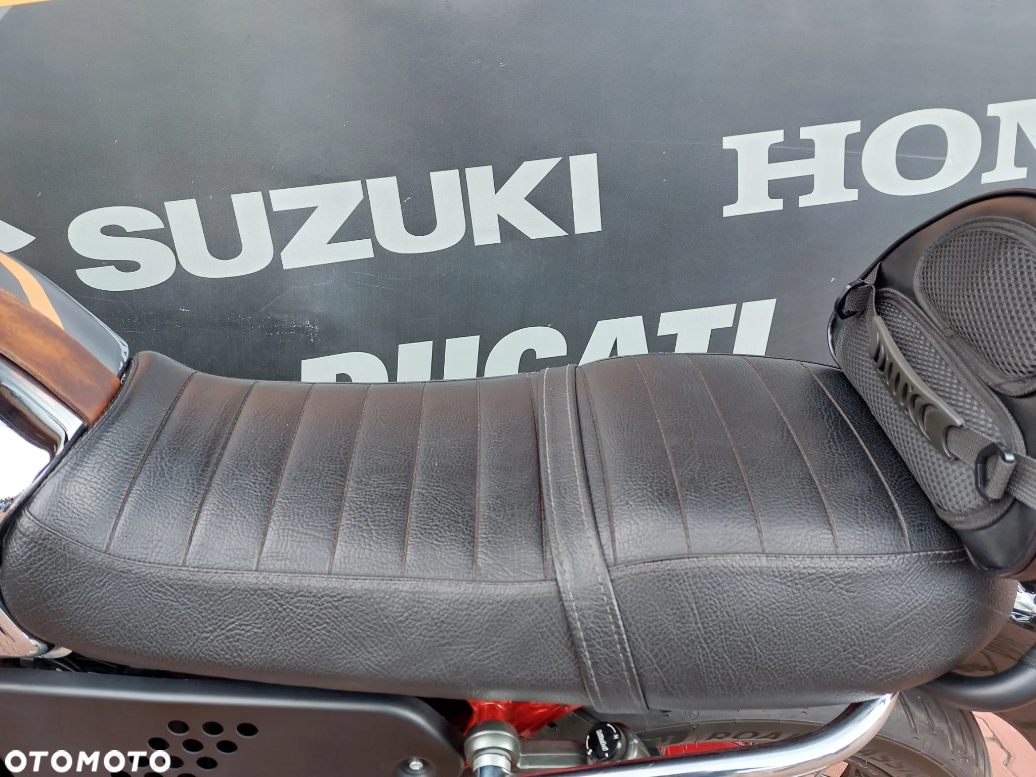 Moto Guzzi V7 - 24