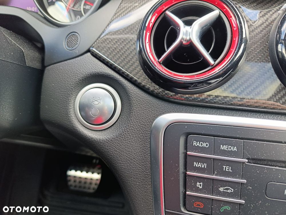 Mercedes-Benz GLA AMG 45 4Matic AMG Speedshift 7G-DCT - 27