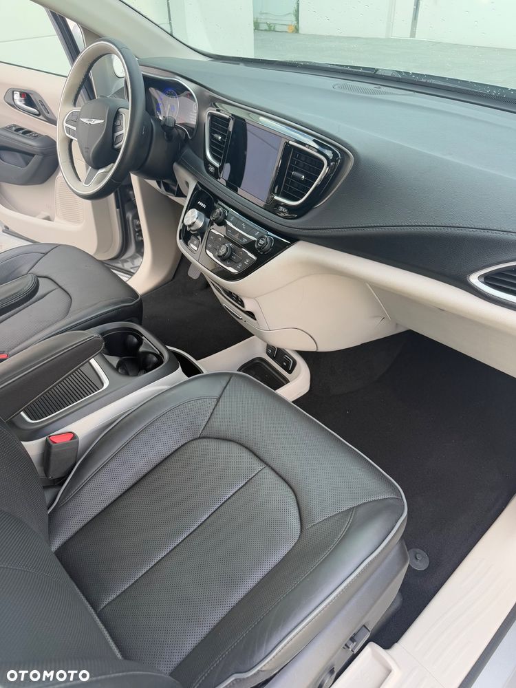 Chrysler Pacifica - 15