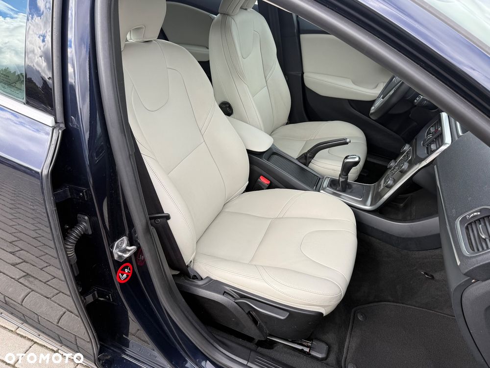 Volvo V40 D4 Summum - 11