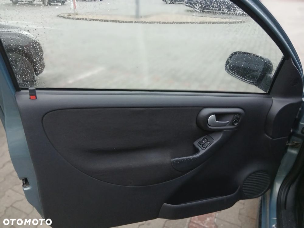Opel Corsa 1.2 16V - 10