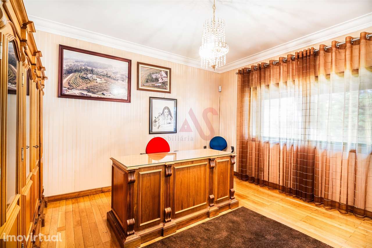 Quinta com 14.000m2 situada em pleno centro da cidade de Lousada - Grande imagem: 4/60