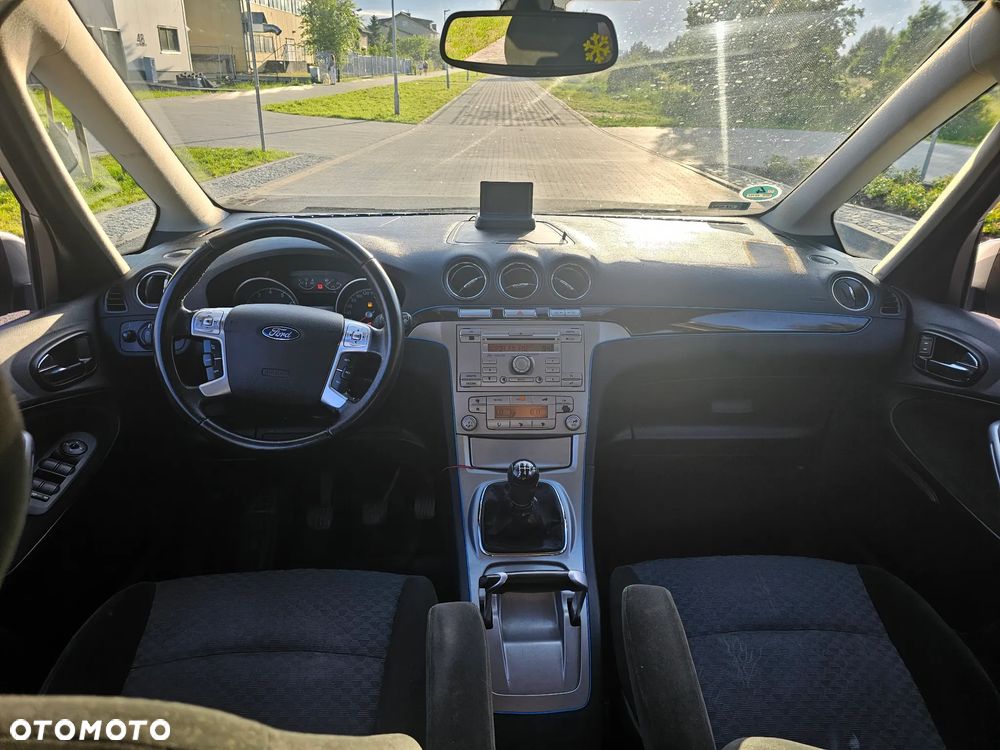 Ford Galaxy 2.0 Ghia - 11